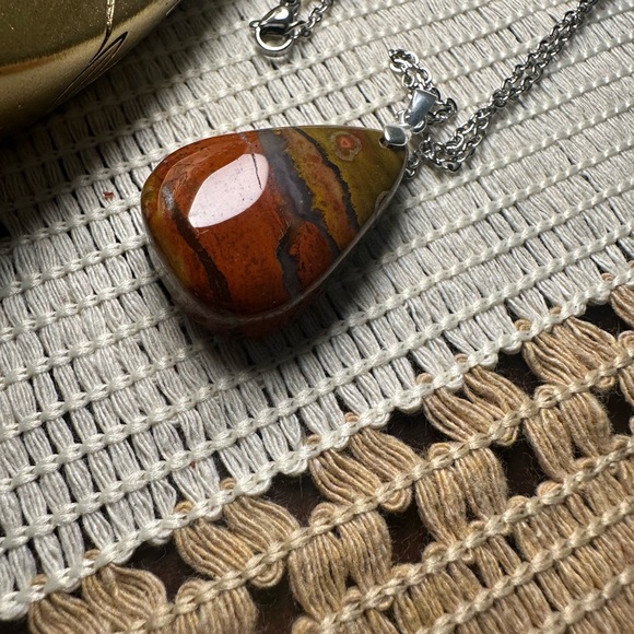 Jewelry - Warring State Agate Pendant Necklace